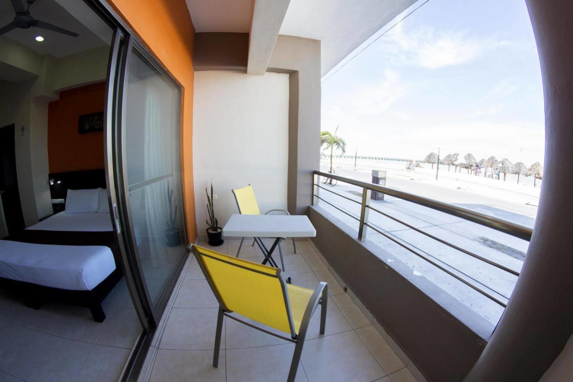 Hotel & Suites Domani Прогресо Экстерьер фото